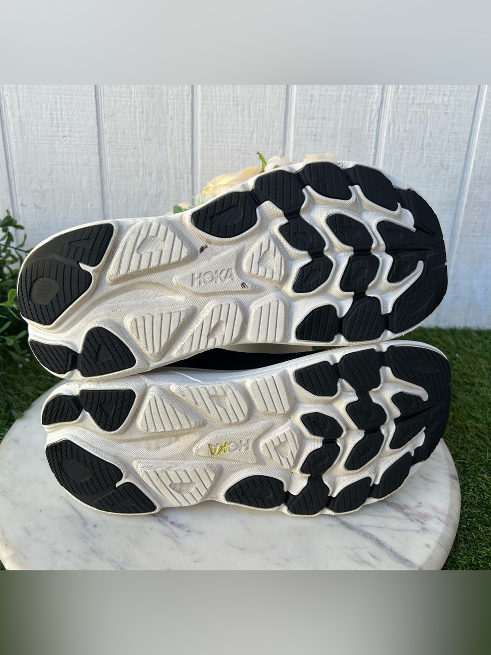 HOKA
Clifton 10 Road-Running black/white shoes Women size 8 gently used - Picture 15 of 15